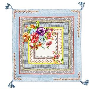 Johnny was MODISCH scarf